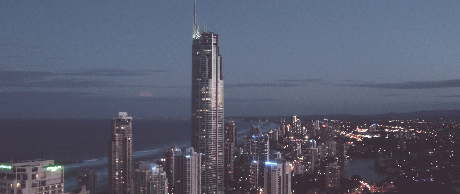 在线轰炸机电话软件